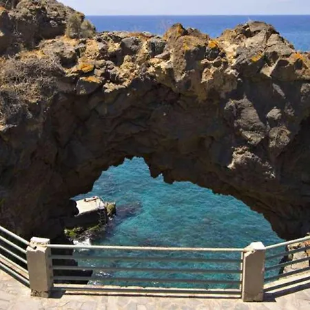 Apartamento Yellow Cliff Vista Piscina * طوستا ديل سيلونثيو